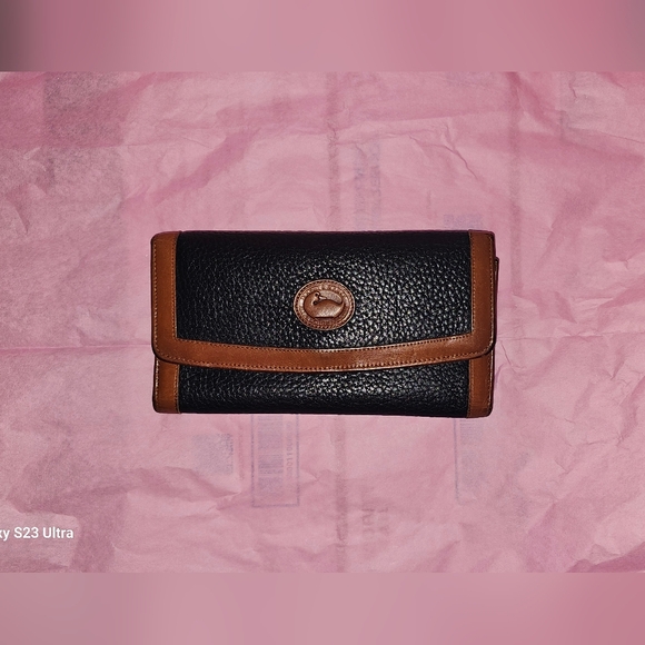 DOONEY & BOURKE VINTAGE ALL WEATHER PEBBLED LEATHER TRIFOLD WALLET - Picture 9 of 10